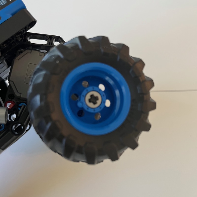 Bau- und Spielset: "Monster Jam Grave Digger Feuer und Eis (42219)" von LEGO im Review von LEGO ©https://dadslife.at
