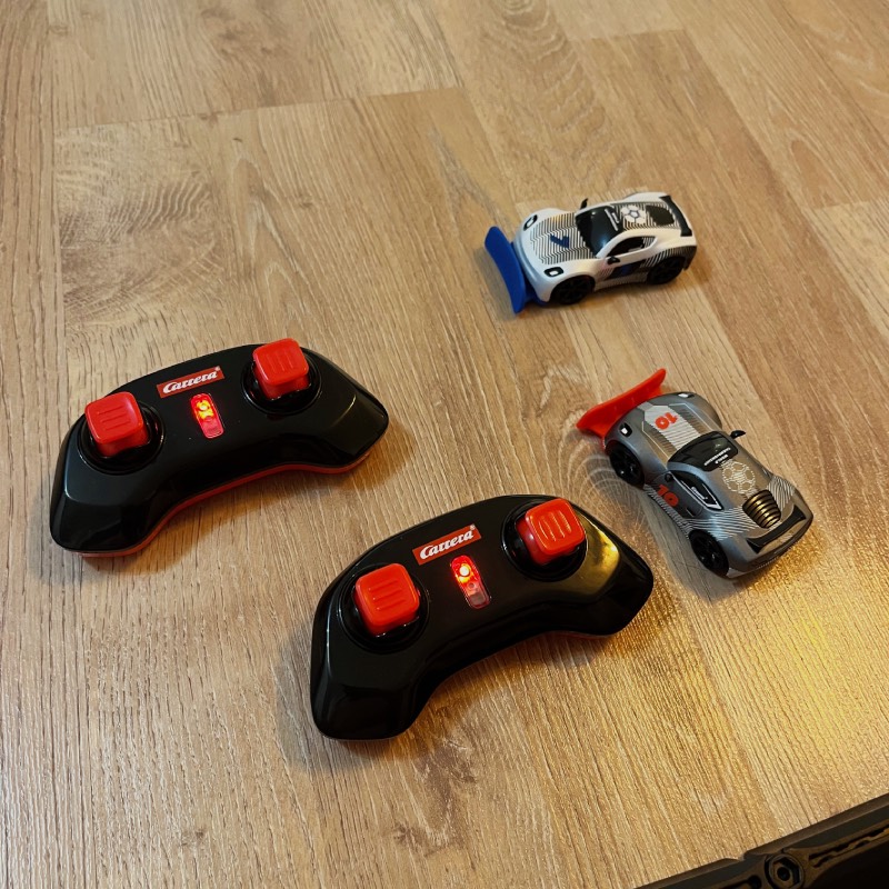 Ferngesteuerte Autos: "RC Soccer Set World Championship" von Carrera im Review von Carrera ©https://dadslife.at