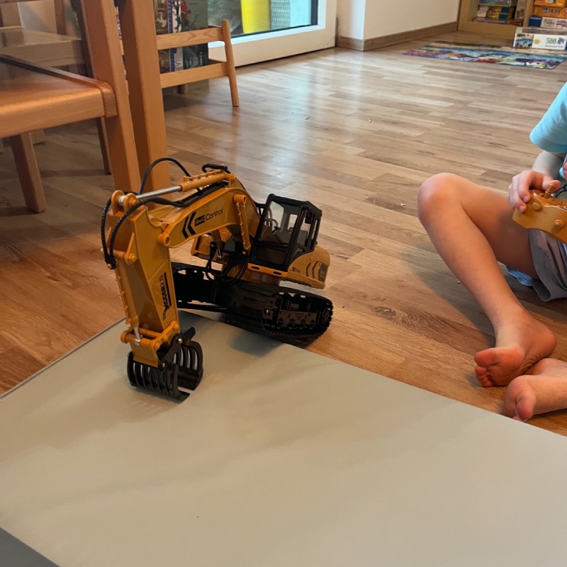 Ferngesteuerter Bagger: "Digger 2.0" von Revell Control im Review von Revell Control ©https://dadslife.at