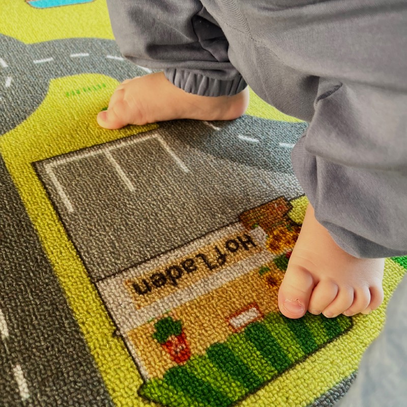 Spielteppich: "Straße (100 x 200 cm)" von Feeti Floor im Review von Feeti Floor ©https://dadslife.at