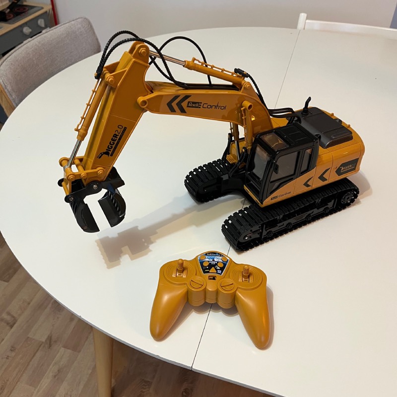 Ferngesteuerter Bagger: "Digger 2.0" von Revell Control im Review von Revell Control ©https://dadslife.at