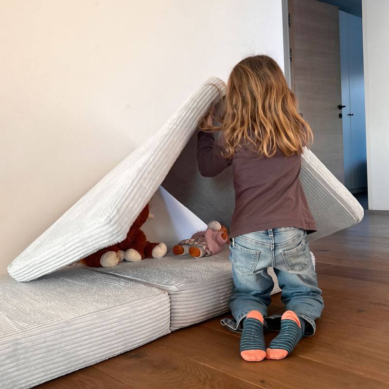 Spielsofa: "Fantasiewelt" von Linodino im Review von Linodino ©https://dadslife.at