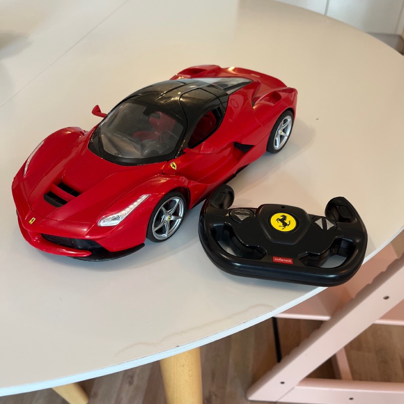 Ferngesteuertes Auto: "Ferrari "LaFerrari" 1/14" von Rastar im Review von Rastar ©https://dadslife.at