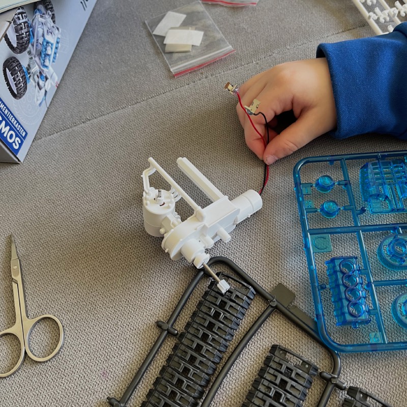 Experimentierkasten: "Future Cell Truck" von KOSMOS im Review von KOSMOS ©https://dadslife.at