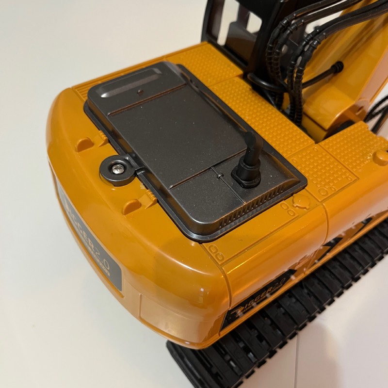 Ferngesteuerter Bagger: "Digger 2.0" von Revell Control im Review von Revell Control ©https://dadslife.at