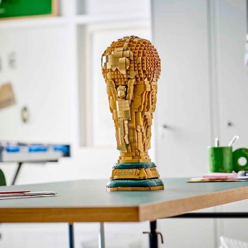 Bauset: "Offizieller FIFA-WM Pokal (43020)" von LEGO im Review von LEGO