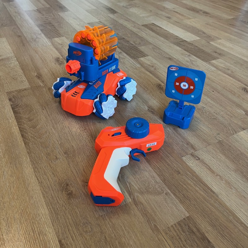 Ferngesteuertes Auto: "Nerf Blasting Car" von Carrera im Review von Carrera ©https://dadslife.at