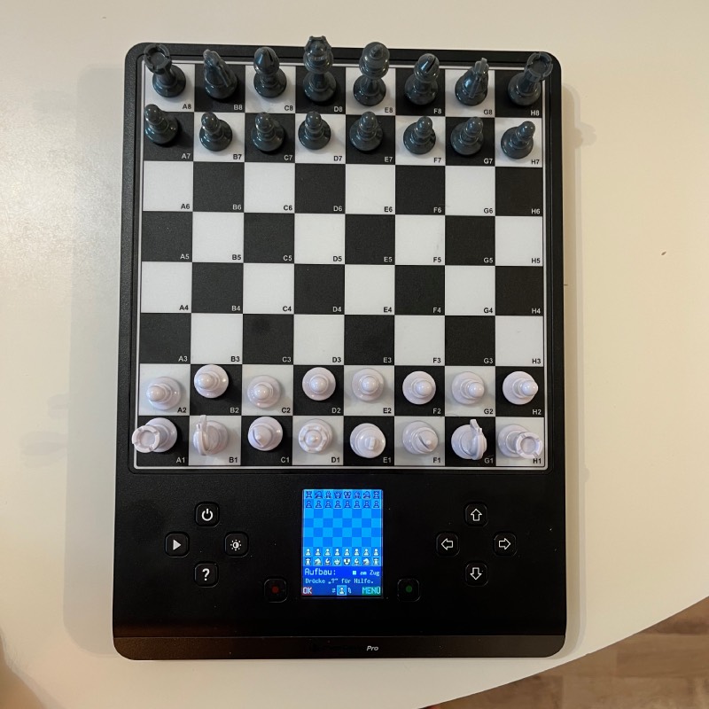 Schachcomputer: "ChessGenius Pro" von Millennium im Review von Millennium ©https://dadslife.at