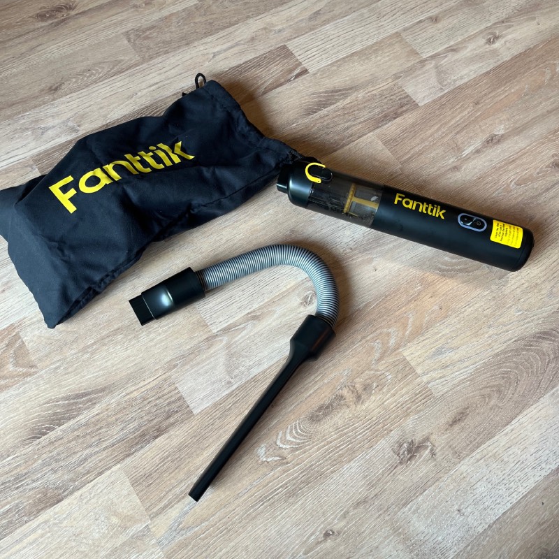 Akku-Autostaubsauger: "Slim V8 Apex" von Fanttik im Review von Fanttik ©https://dadslife.at
