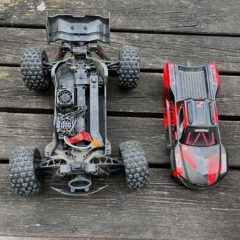 Ferngesteuertes Auto: "1/16 Mini Kraton 3S" von Arrma im Review von Arrma ©https://dadslife.at