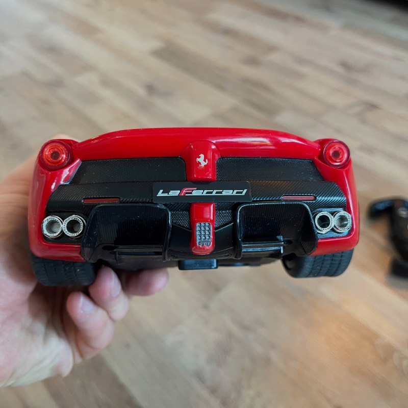 Ferngesteuertes Auto: "Ferrari "LaFerrari" 1/14" von Rastar im Review von Rastar ©https://dadslife.at