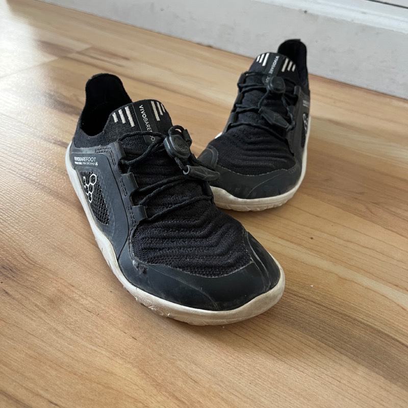 Barfußschuhe: "Primus Trail Knit FG Kids" von Vivobarefoot im Review von Vivobarefoot ©https://dadslife.at