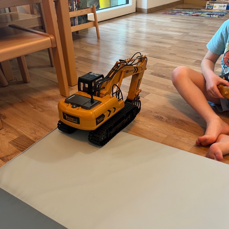 Ferngesteuerter Bagger: "Digger 2.0" von Revell Control im Review von Revell Control ©https://dadslife.at