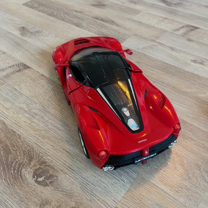 Ferngesteuertes Auto: "Ferrari "LaFerrari" 1/14" von Rastar im Review von Rastar ©https://dadslife.at
