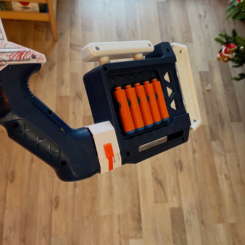 Blaster: "Loadout Arctic Zerostriker" von Nerf im Review von Nerf ©https://dadslife.at