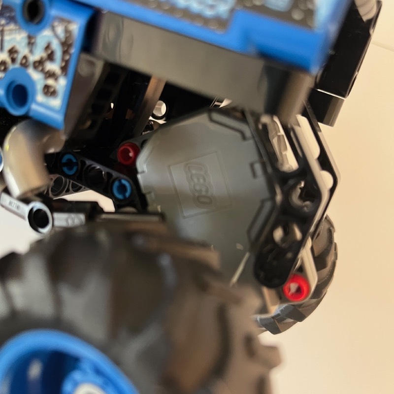 Bau- und Spielset: "Monster Jam Grave Digger Feuer und Eis (42219)" von LEGO im Review von LEGO ©https://dadslife.at