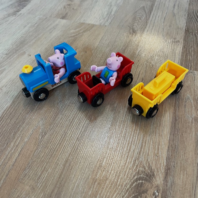 Spielzeug-Eisenbahn: "Peppa Wutz Zug" von BRIO im Review von BRIO ©https://dadslife.at