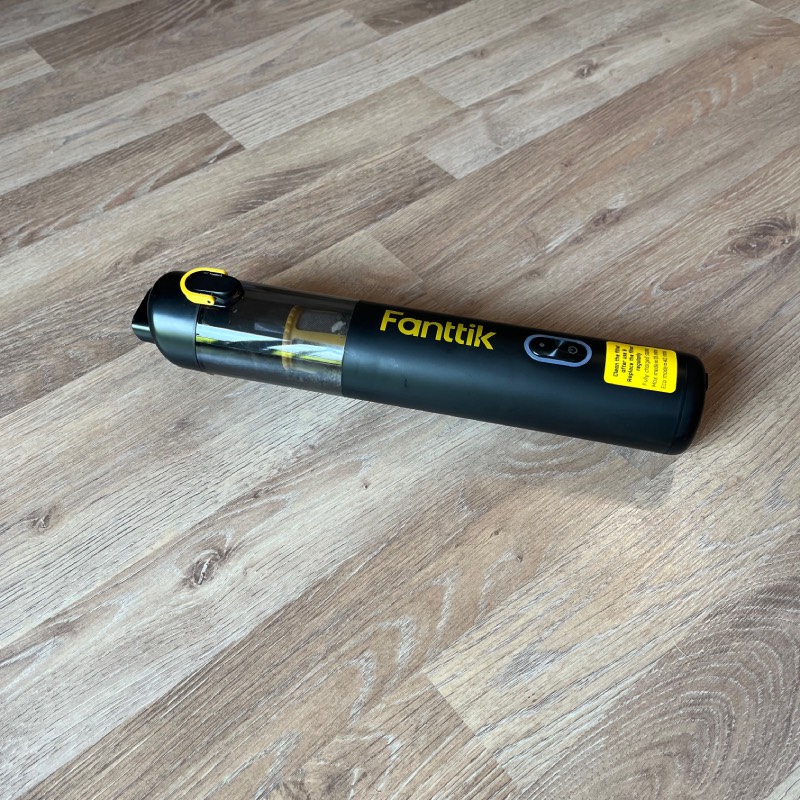 Akku-Autostaubsauger: "Slim V8 Apex" von Fanttik im Review von Fanttik ©https://dadslife.at