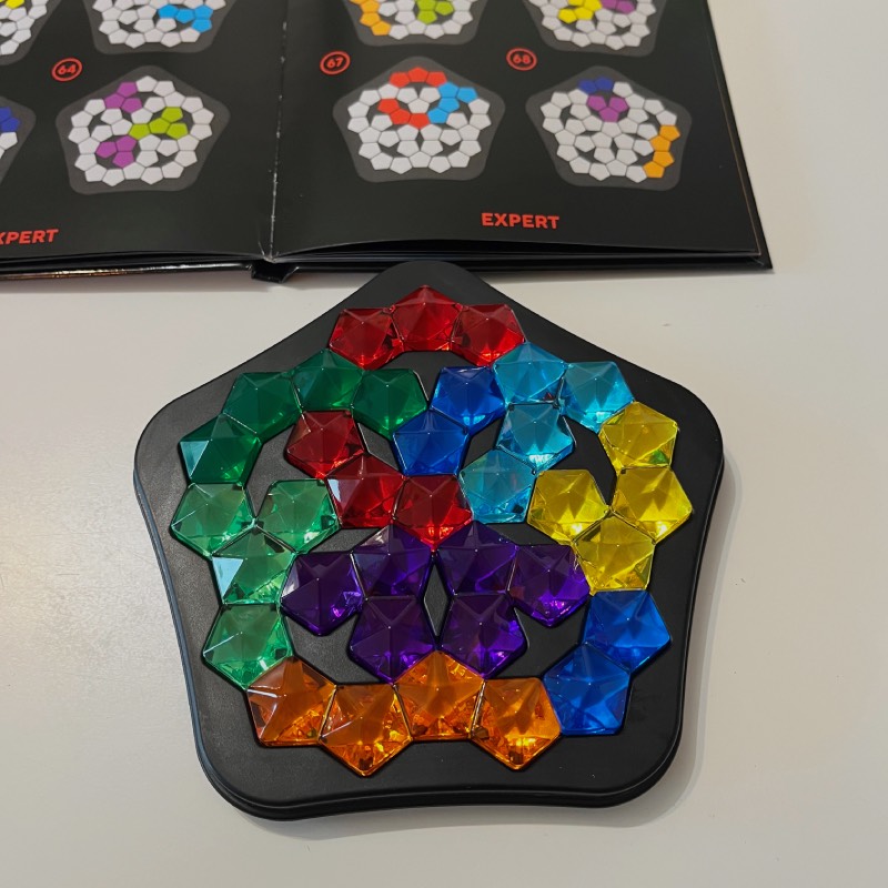 Logikspiel: "IQ Pentagon" von SmartGames im Review von SmartGames ©https://dadslife.at