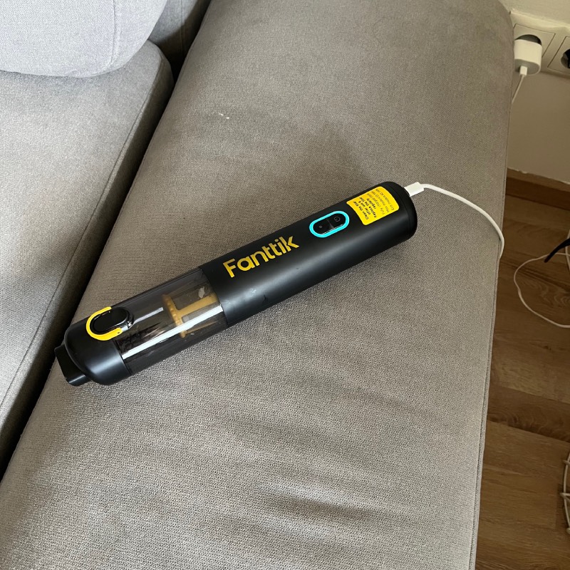 Akku-Autostaubsauger: "Slim V8 Apex" von Fanttik im Review von Fanttik ©https://dadslife.at