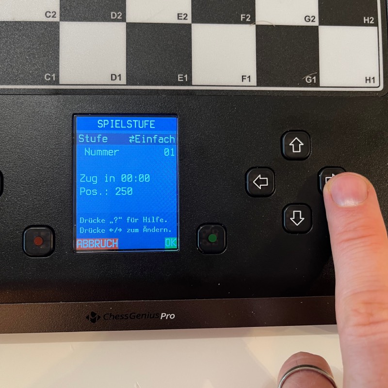 Schachcomputer: "ChessGenius Pro" von Millennium im Review von Millennium ©https://dadslife.at