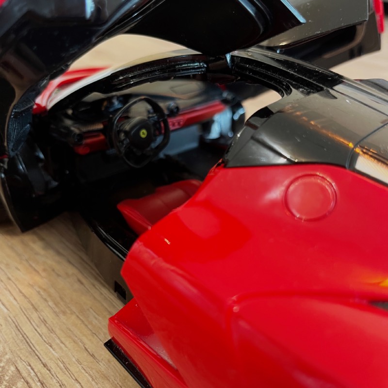 Ferngesteuertes Auto: "Ferrari "LaFerrari" 1/14" von Rastar im Review von Rastar ©https://dadslife.at