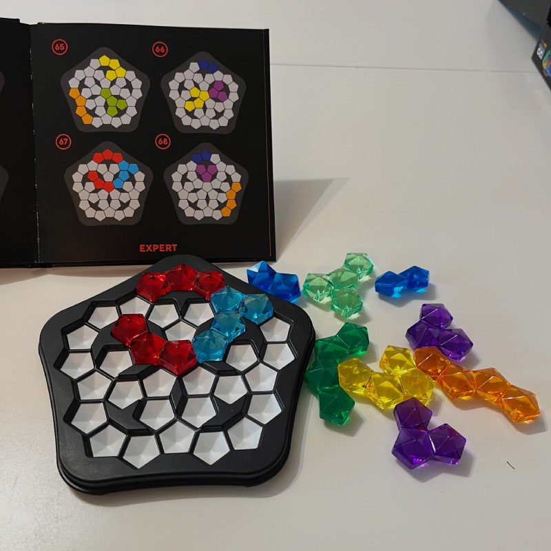 Logikspiel: "IQ Pentagon" von SmartGames im Review von SmartGames ©https://dadslife.at